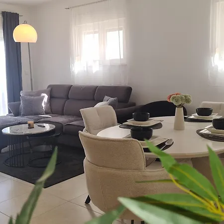 Apartment Modern Near The Sea-mise Trogir