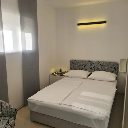 Modern Near The Sea-mise Apartment
